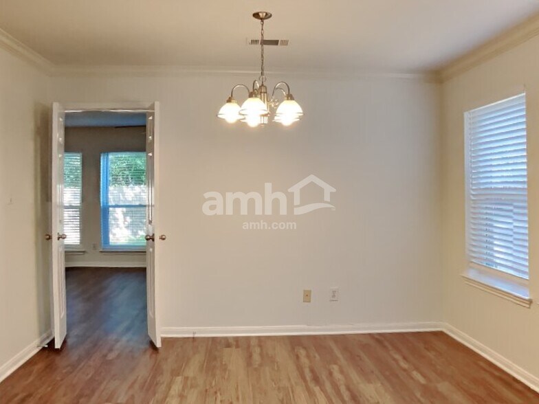 Building Photo - 31442 Camden Village Dr