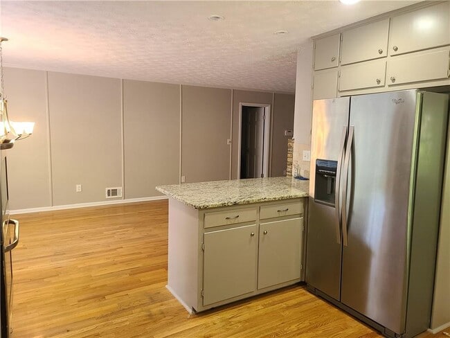 Building Photo - 2520 Riverglenn Cir