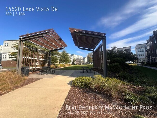 Building Photo - 14520 Lake Vista Dr