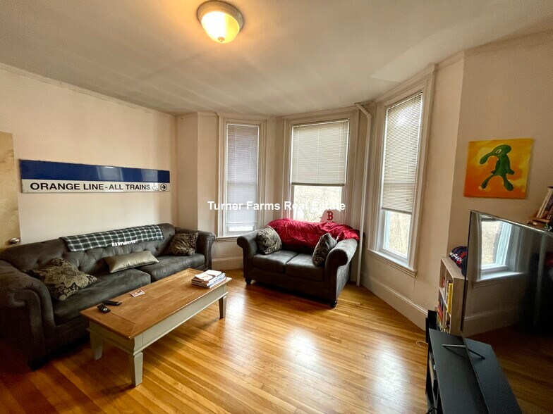 Building Photo - 38 Newton St