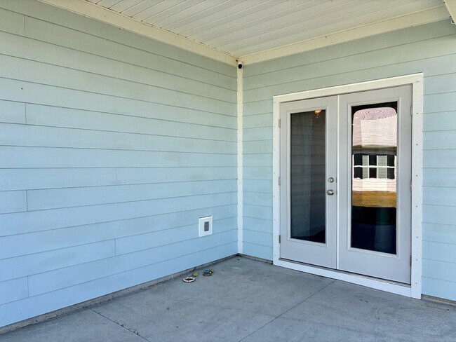 Building Photo - 492 Vermilion Cir