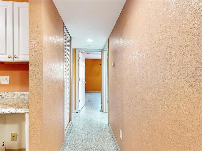 Building Photo - 2502 N Beaumont Ave