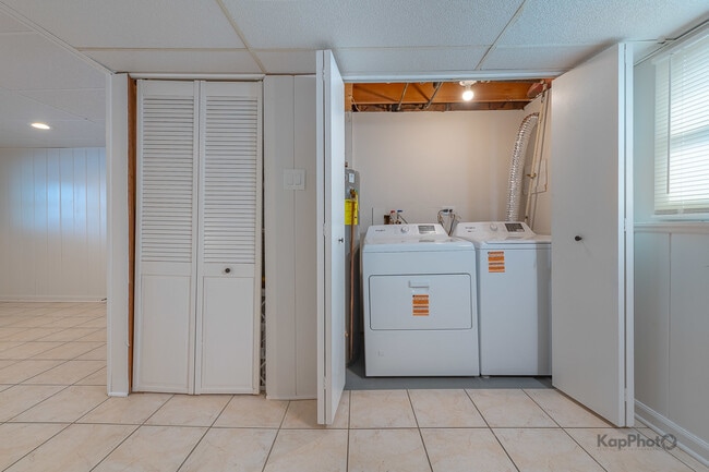 Building Photo - 8170 Northway Dr