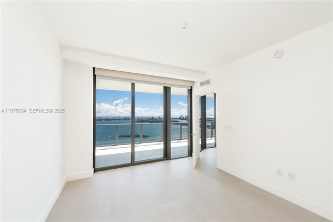 Building Photo - 700 NE 24th St