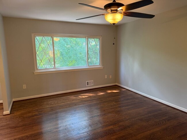 Building Photo - 13100 Cabinwood Dr