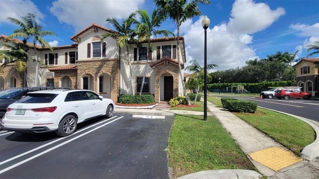 Building Photo - 3223 SE 4th Ct