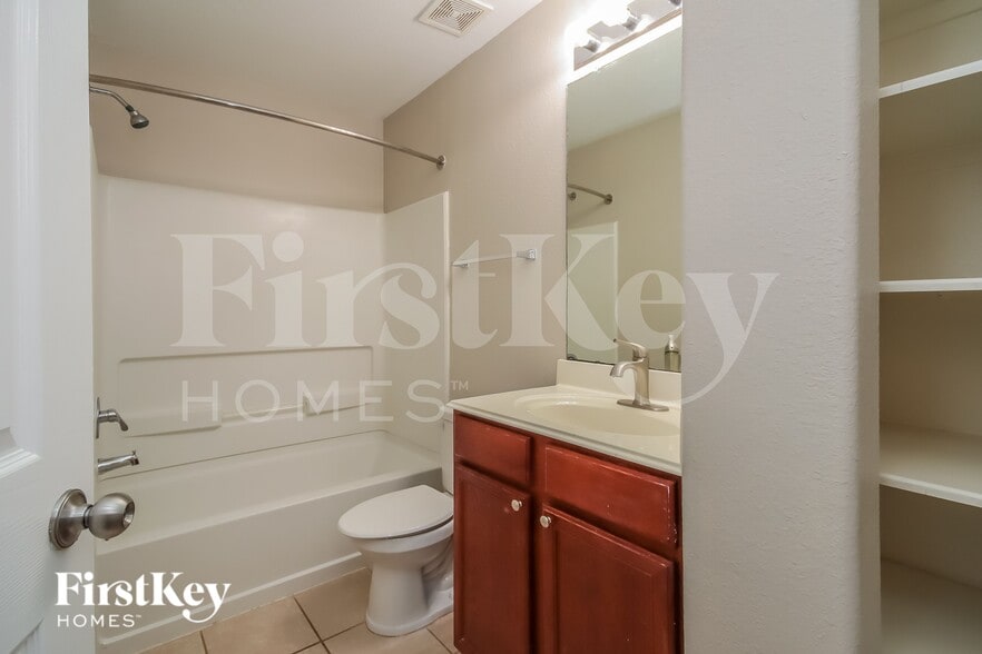 Building Photo - 9518 Peridot Green Dr