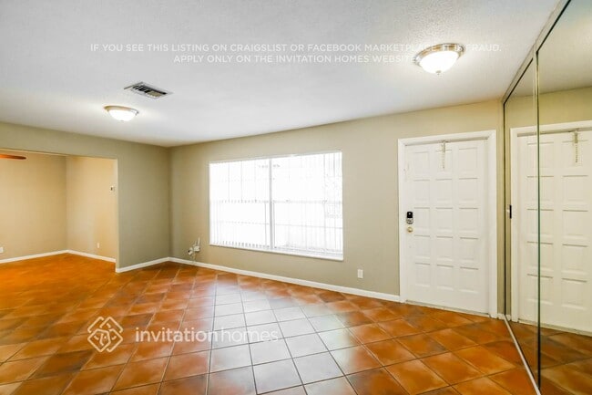 Building Photo - 10274 Ramblewood Dr