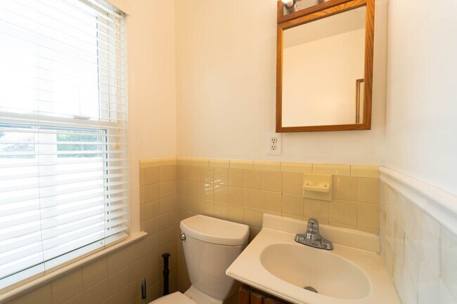 Building Photo - Spacious Split-Level with In-Law Suite & B...