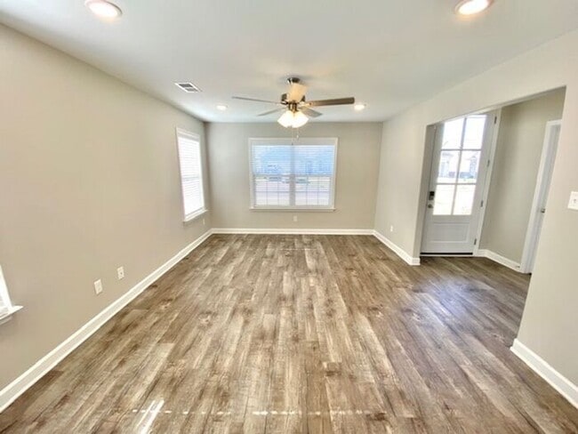 Building Photo - Move In Special! Now Leasing @ Rasco Farms...