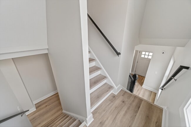 Building Photo - 729 W 9th St