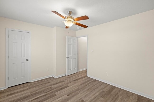 Building Photo - Adorable townhome with beautiful upgrades!