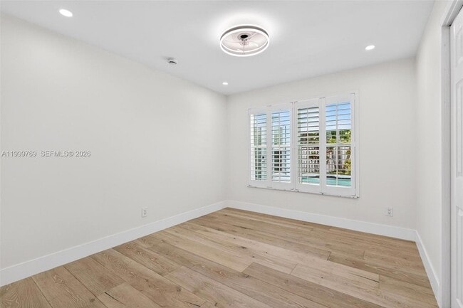 Building Photo - 4010 NE 22nd Ave