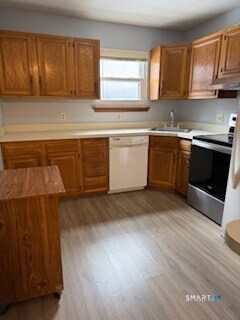 Building Photo - 702 Twin Circle Dr