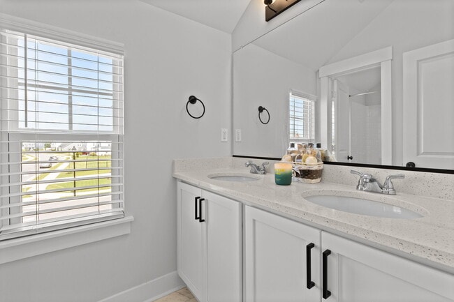 Building Photo - 105 Farmridge Wy