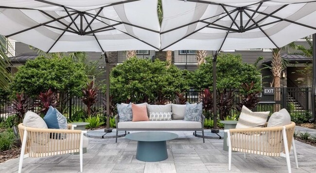 Building Photo - 5000 Collina Ter