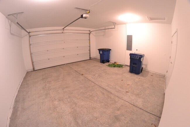 Building Photo - 118 Milkweed Dr