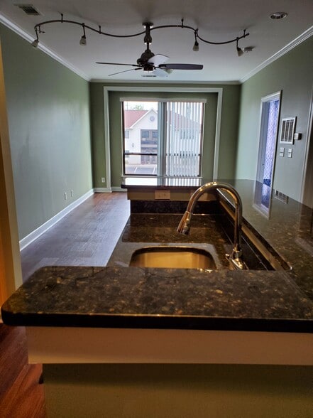 Building Photo - 411 W Washington St