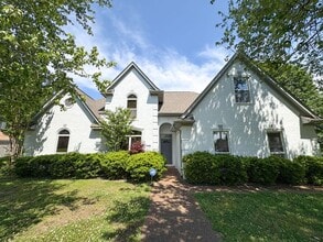 Building Photo - 4 bed, 3 bath in Bartlett with a BONUS room