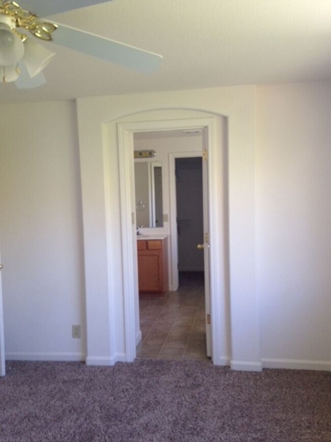 Building Photo - 2685 Glen Eagles Dr