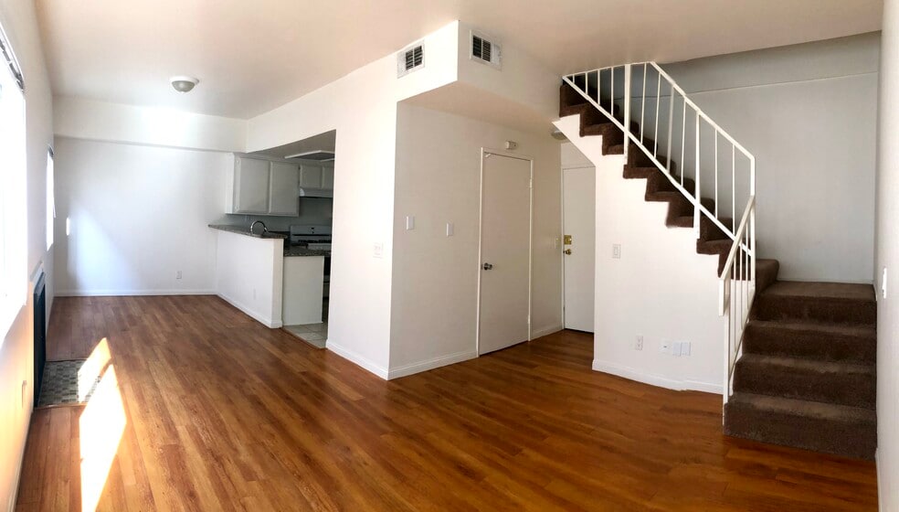 LR kitchen - 6139 Fountain Ave