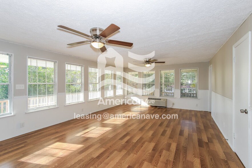 Building Photo - 16 Erskine Ln