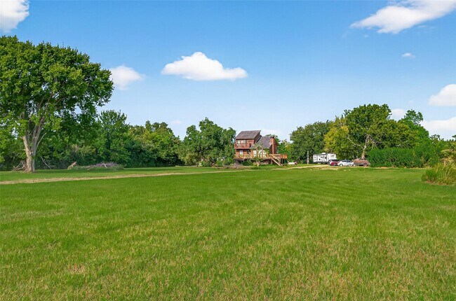 Building Photo - 6250 N Mallard Dr