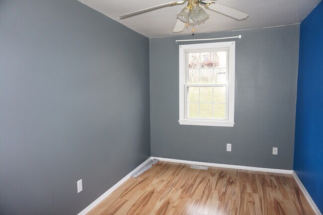 Building Photo - 8564 Gradien Dr