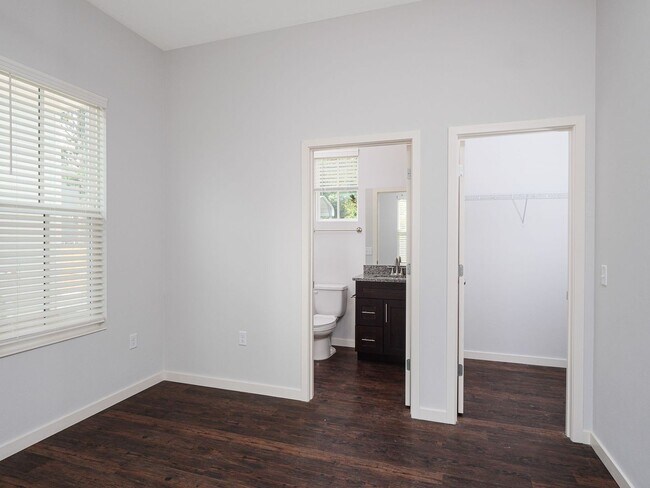 Building Photo - Thelma Lane - Luxury 4 Bedroom, 4 Bathroom...