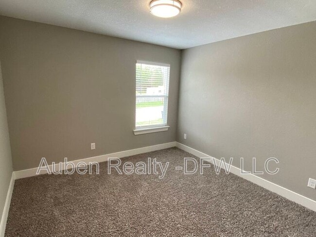 Building Photo - 8135 Doreen Ave