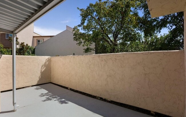 Building Photo - 5575 Caminito Roberto