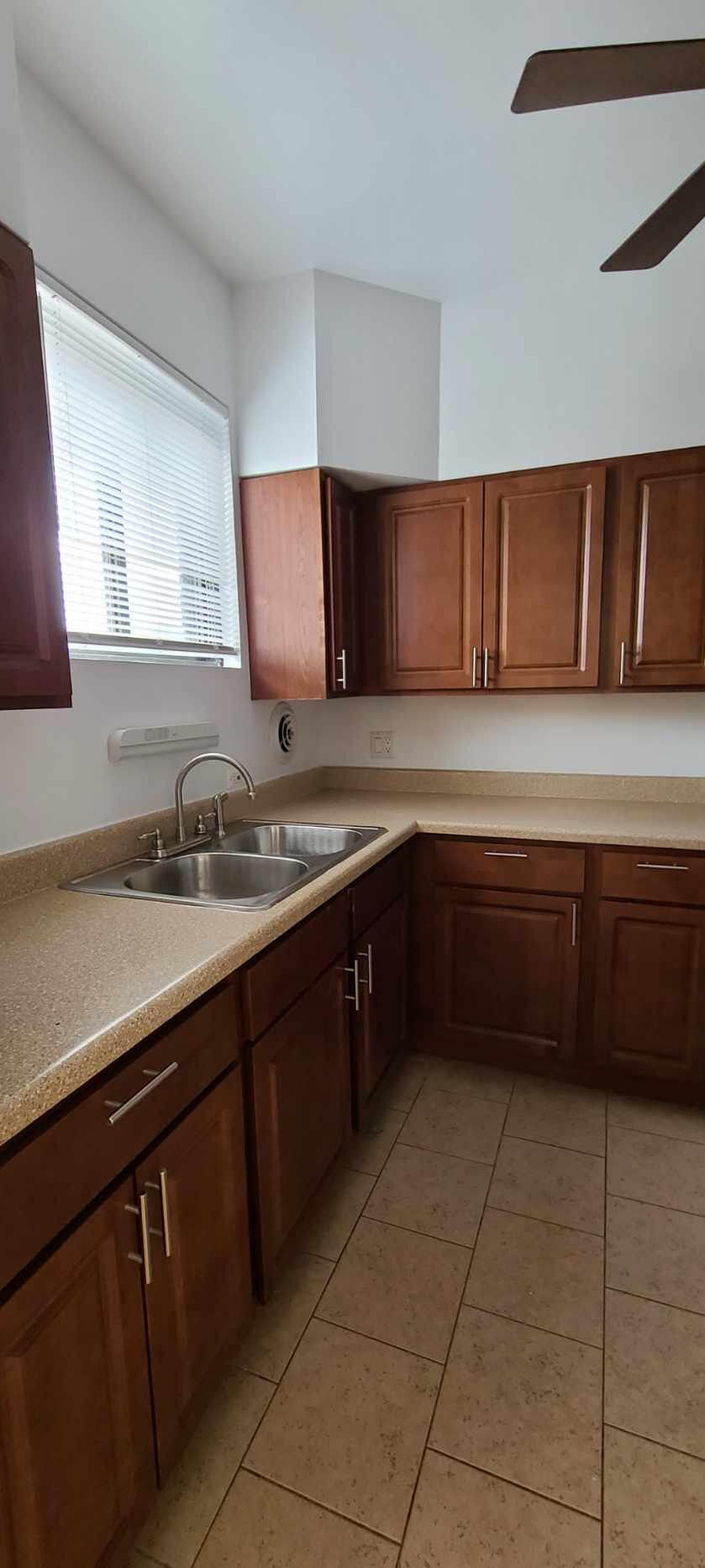 Building Photo - 1348 W Chase Ave