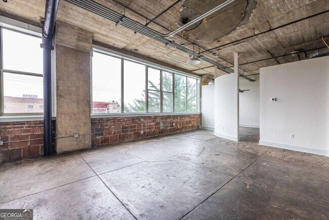 Building Photo - 505 Whitehall St SW