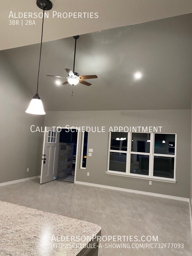 Building Photo - Beautiful Hill Country home