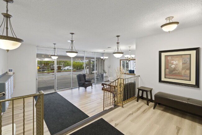 Building Photo - Live Above It All at the Satellite Condo 1 bed 1 bath!