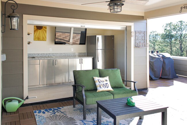 Building Photo - Rooftop terrace with fireplace