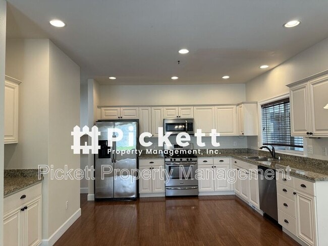 Building Photo - 1627 Lucero Pl E