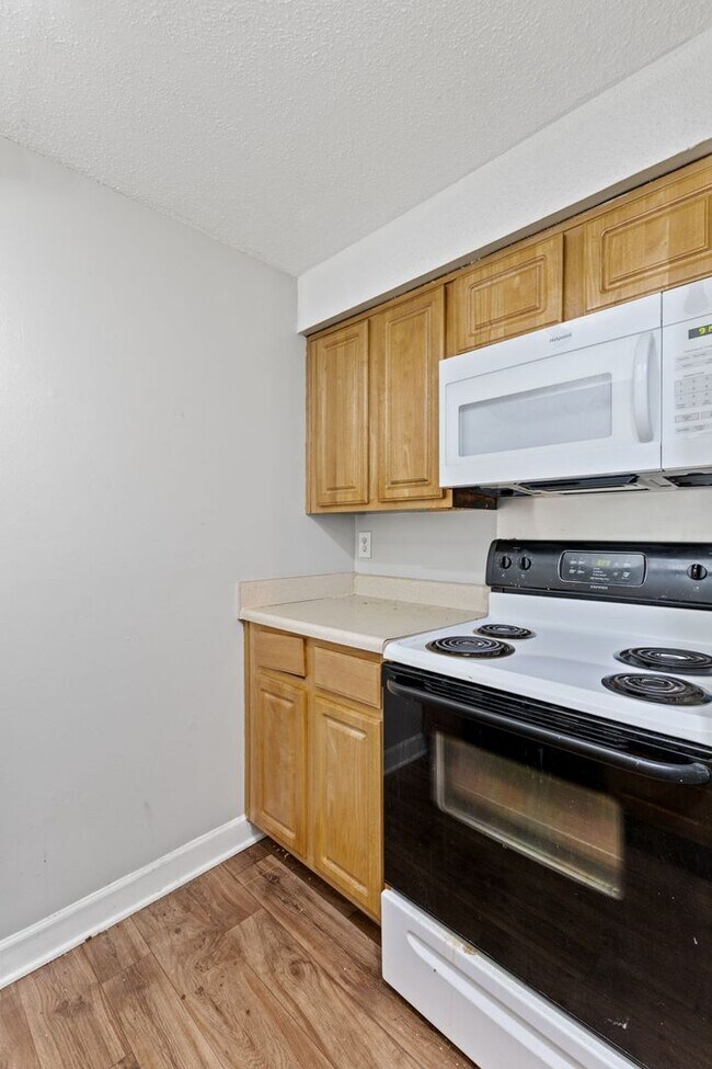 Building Photo - 3534 E Fall Creek Pkwy N Dr