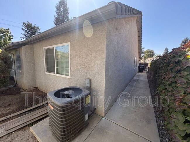 Building Photo - 3524 S Lincoln Ct