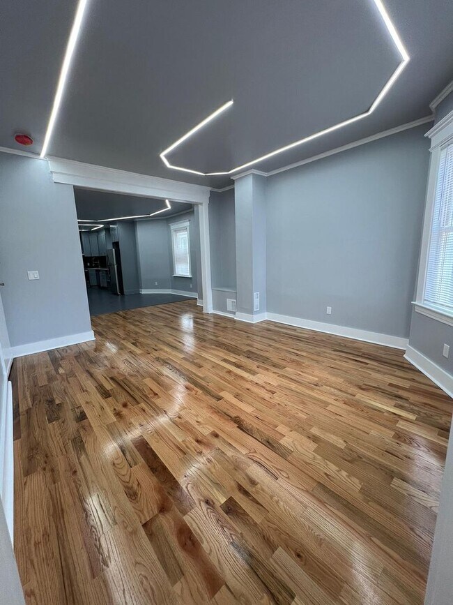 Building Photo - 423 Shelton Ave