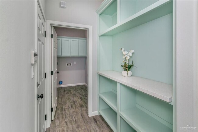 Building Photo - 13 Magnolia St