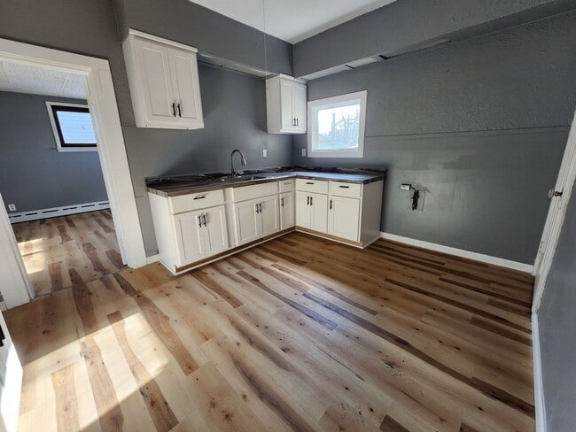 Building Photo - Two Bedroom Single Family Home!