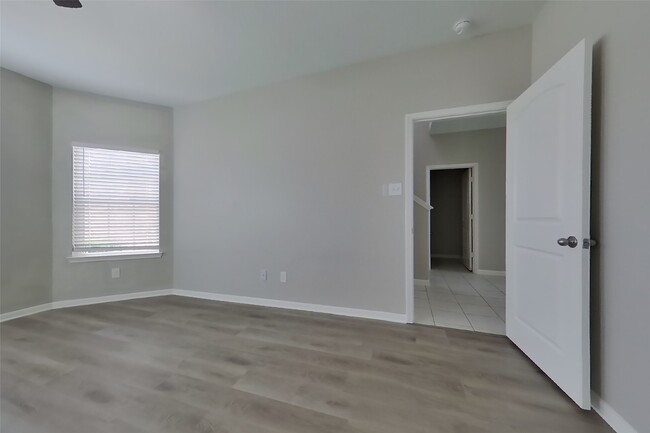 Building Photo - 916 American Monarch Dr