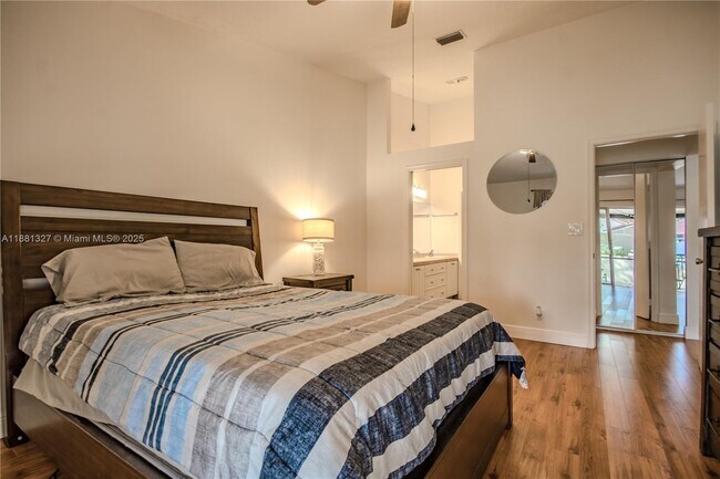 Building Photo - 7652 Pinewalk Dr S