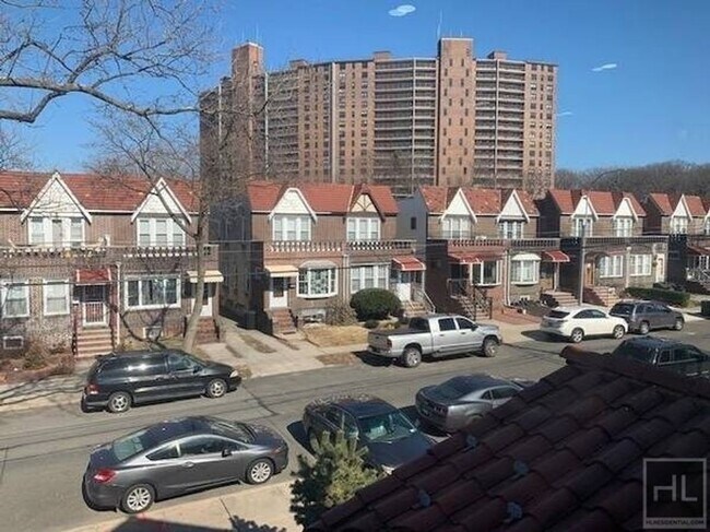 Building Photo - MARGARET PLACE