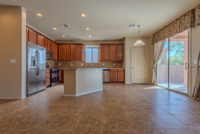 Building Photo - Beautiful home, close to Walmart, Sprouts ...