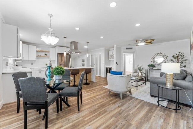Building Photo - 8703 Driftwood Dr