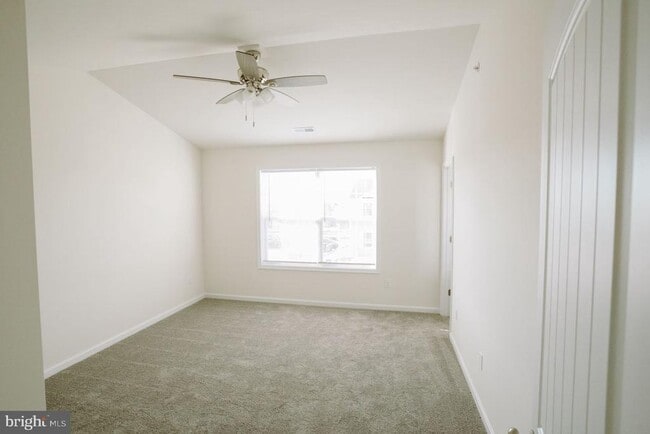 Building Photo - 101 Pacer Dr