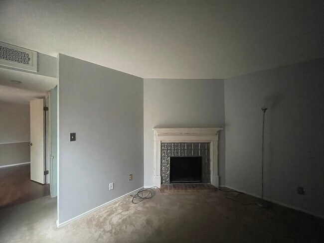 Building Photo - 720 Coventry Ln