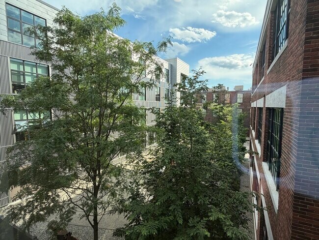 Building Photo - 610 Rutherford Ave
